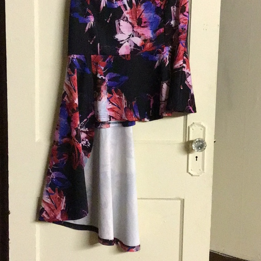 Multi Colored Sleeveless Blouse With Side Tail View 3